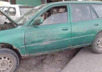 গাউছিয়া কুড়িল,বিশ্বরোড সড়কে মেয়াদ উর্তীর্ন প্রাইভেটকার ও সিএনজি থেকে চাঁদাবাজি :Nafiz Ashraf.Tnntv24