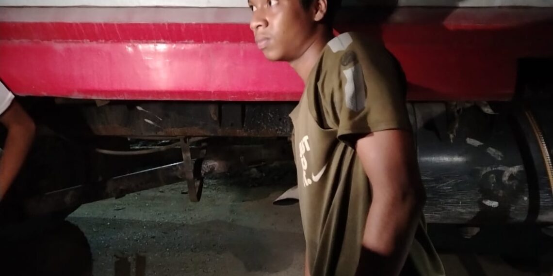 বন্দরের ফরাজিকান্দায় অবৈধ চোরাই তেলের ব্যবসা জমজমাট: Nafiz Ashraf.Tnntv24