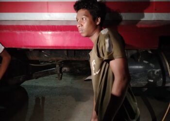 বন্দরের ফরাজিকান্দায় অবৈধ চোরাই তেলের ব্যবসা জমজমাট: Nafiz Ashraf.Tnntv24