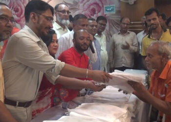 দুর্গোৎসব উপলক্ষে রোটারি ক্লাব অফ নারায়ণগঞ্জ রিভার সিটির অর্থ অনুদান ও বস্ত্র বিতরণ।Nafiz Ashraf.Tnntv24