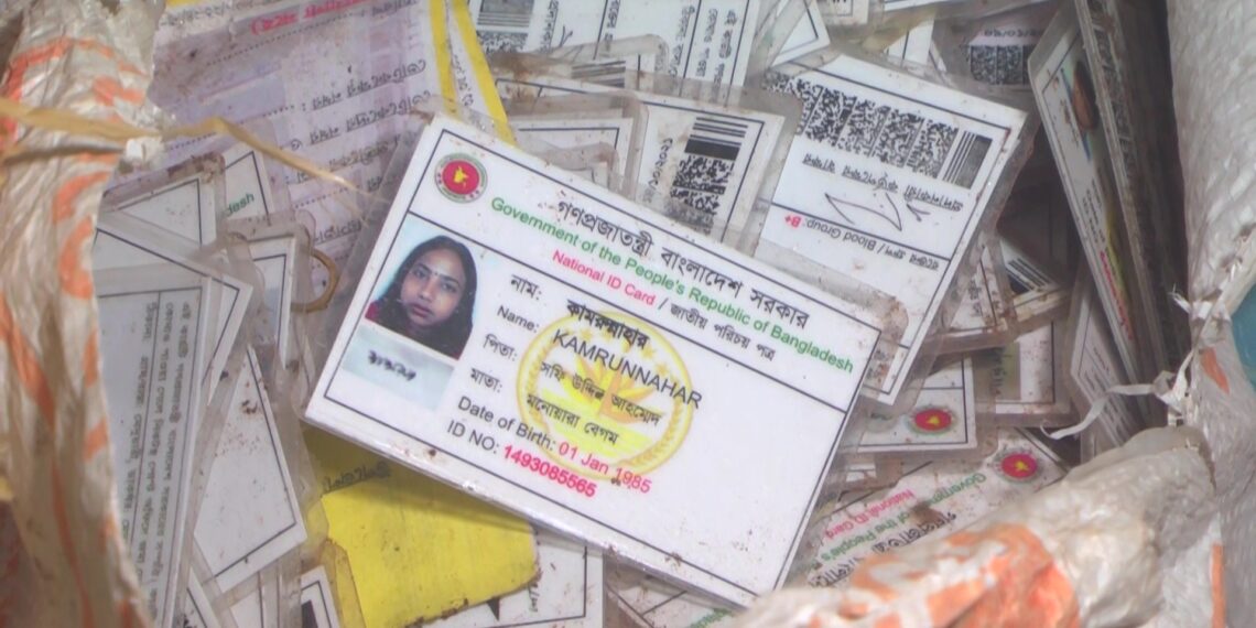 নারায়ণগঞ্জে পরিত্যক্ত অবস্থায় পাওয়া পাঁচ বস্তা এনআইডি কার্ড, কি ব্যবস্থা? ডিসি’কে স্বরাষ্ট্র উপদেষ্টা । Nafiz Ashraf.Tnntv24