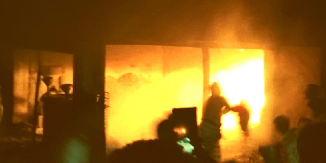 রূপগঞ্জে তেলের গোডাউনে অগ্নিকান্ড । Nafiz Ashraf.Tnntv24