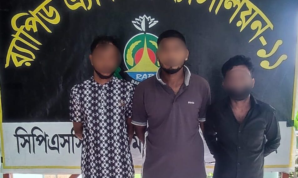 সিদ্ধিরগঞ্জ থেকে বিদেশি আগ্নেয়াস্ত্র গুলি সহ ৩ জনকে গ্রেফতার করেছে র‍্যাব-১১ ।Nafiz Ashraf.Tnntv24