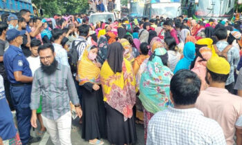 নারায়ণগঞ্জের সোনারগাঁয়ে ছুটির দাবিতে চৈতী গার্মেন্টসের শ্রমিকদের ঢাকা-চট্টগ্রাম মহাসড়ক অবরোধ,যানজটে ভোগান্তি।Nafiz Ashraf.Tnntv24