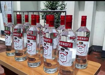 রূপগঞ্জে বিপুল পরিমাণ বিদেশী মদ উদ্ধার,প্রাইভেটকার জব্দ ।Nafiz Ashraf.Tnntv24