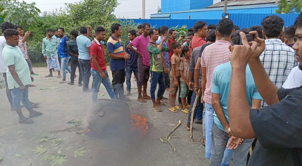 বকেয়া বেতন ভাতার দাবিতে রূপগঞ্জের শ্রমিক অসন্তোষ, ঢাকা-সিলেট মহাসড়ক অবরোধ।।অগ্নিসংযোগ দীর্ঘ যানজট:Nafiz Ashraf.Tnntv24