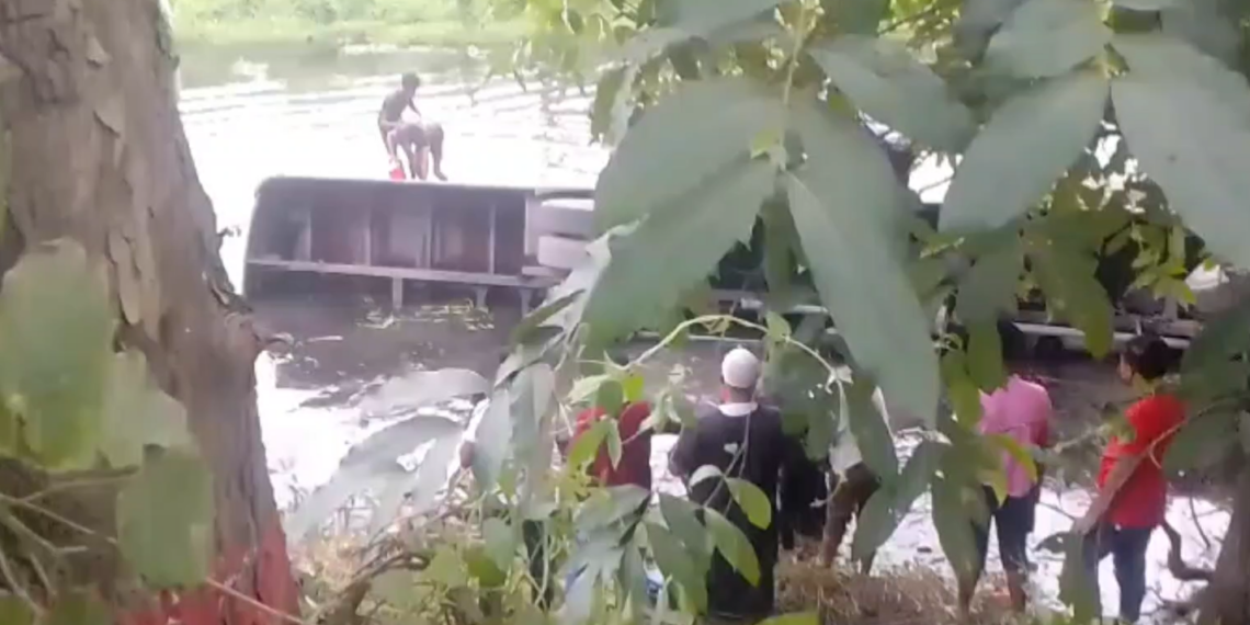 ঢাকা -চট্রগ্রাম মগহাসড়কের বন্দরে যাত্রীবাহী বাস খাদে , আহত ১৫।Nafiz Ashraf.Tnntv24