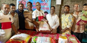 মুহাম্মদ গিয়াসউদ্দিনের পক্ষ থেকে সিদ্ধিরগঞ্জে দুর্গাপূজার উপহার সামগ্রী বিতরণ। Nafiz Ashraf.Tnntv24