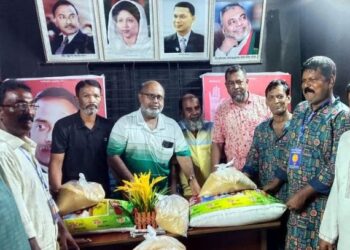 মুহাম্মদ গিয়াসউদ্দিনের পক্ষে হিন্দু ধর্মাবলম্বীদের ধর্মীয় উৎসব দুর্গাপূজা উপলক্ষে খাদ্য সামগ্রী বিতরণ।Nafiz Ashraf.Tnntv24