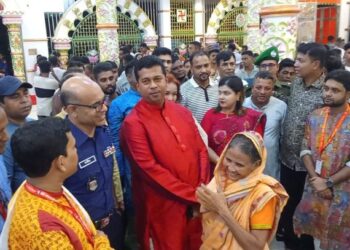 মহাষ্টমীর শারদীয় দুর্গাপূজায় সোনারগাঁওয়ে ডিসি-এসপি যৌথ মন্ডপ পরিদর্শন। Nafiz Ashraf.Tnntv24