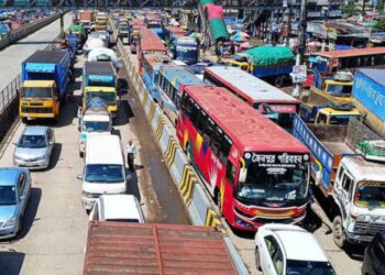 ঢাকা-চট্টগ্রাম মহাসড়কে দিন ব্যাপী ব্যাপক যানযট,চরম ভোগান্তি। Nafiz Ashraf.Tnntv24