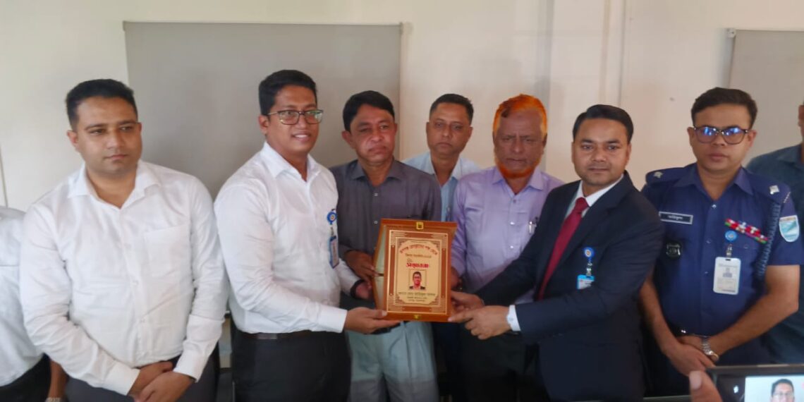 বিভিন্ন কর্মকান্ডে প্রশংসিত হওয়ায় রূপগঞ্জে এসিল্যান্ডকে বিদায়ী সংবর্ধনা :Nafiz Ashraf.Tnntv24