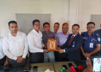 বিভিন্ন কর্মকান্ডে প্রশংসিত হওয়ায় রূপগঞ্জে এসিল্যান্ডকে বিদায়ী সংবর্ধনা :Nafiz Ashraf.Tnntv24