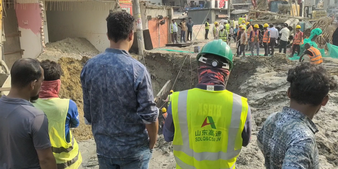 উড়াল সড়কের কাজ করতে গিয়ে ফেটেছে তিতাসের পাইপলাইন,গ্যাস সরবরাহ ব্যাহত, বাড়িঘরে গ্যাস না থাকার ভোগান্তি:Nafiz Ashraf.Tnntv24