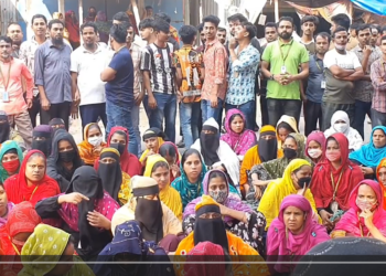 নারায়ণগঞ্জের পোশাক চুরির অভিযোগে স্থগিতাদেশ শ্রমিককে পুনর্বহালের দাবিতে শ্রমিকদের সড়ক অবরোধ করে বিক্ষোভ।Nafiz Ashraf.Tnntv24