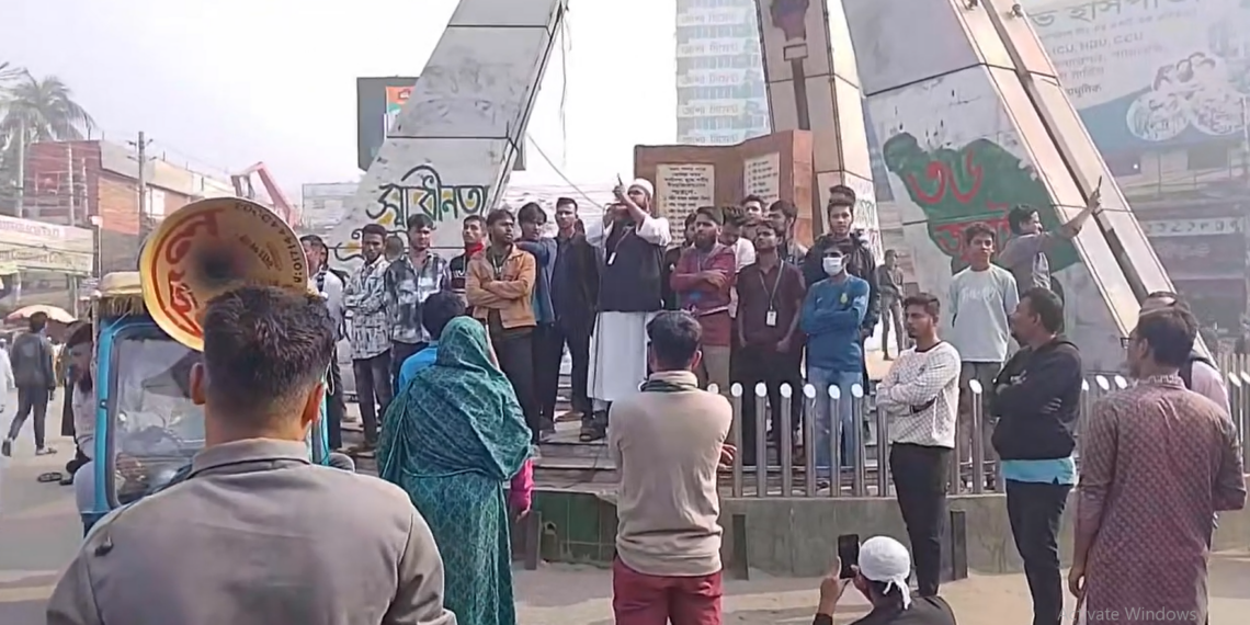 শ্রমিক ছাঁটাই বন্ধ,কারখানার জিএমের পদত্যাগসহ ১৯ দফা দাবিতে নারায়ণগঞ্জের চাষাঢ়া শ্রমিক আবরোধ। Nafiz Ashraf.Tnntv24