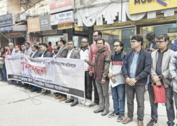 প্রথম আলো ও ডেইলি স্টার পত্রিকা অফিসে সন্ত্রাসী হামলা সংবাদপত্র ও মত প্রকাশের স্বাধীনতার উপর চরম আঘাত।Nafiz Ashraf.Tnntv24