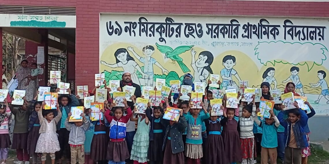 বছরের প্রথম দিনে নতুন বই পেয়ে  শিক্ষার্থীদের মুখে হাসি: Nafiz Ashraf.Tnntv24 