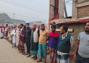 রূপগঞ্জে নির্ধারিত মূল্যের চেয়ে বেশি মূল্যে এলপিজি বিক্রির অভিযোগে বিক্ষোভ ও মানববন্ধন:Nafiz Ashraf.Tnntv24