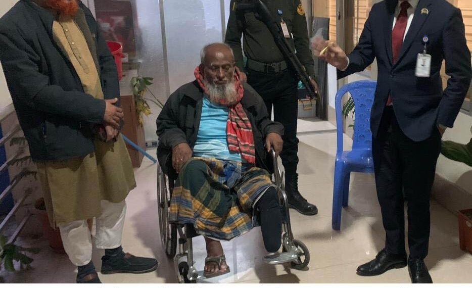 রূপগঞ্জে শারিরিক প্রতিবন্ধীকে হুইল চেয়ার উপহার : Nafiz Ashraf.Tnntv24