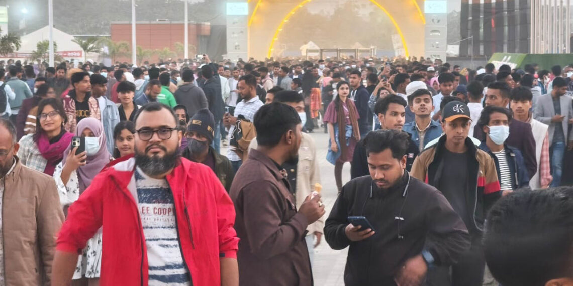 আন্তর্জাতিক বাণিজ্য মেলা  ছুটির দিনে ক্রেতা-দর্শনার্থীদের ঢল ॥ কেনাকাটার ধুমে খুশি বিক্রেতা:Nafiz Ashraf.Tnntv24