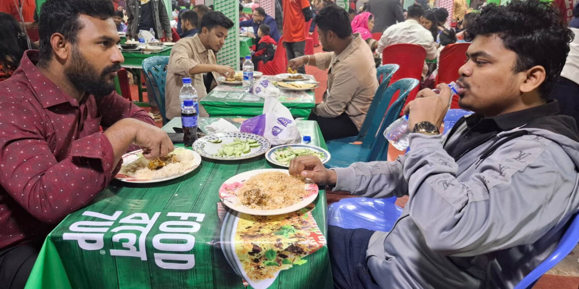 আন্তর্জাতিক বাণিজ্য মেলা  নিন্মমানের খাবার বিক্রির অভিযোগ ॥ ভিড় ও দাম বেশি: Tnntv24