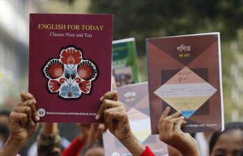 নারায়ণগঞ্জে শিক্ষার্থীদের মাঝে নতুন বই বিতরণ। Nafiz Ashraf.Tnntv24