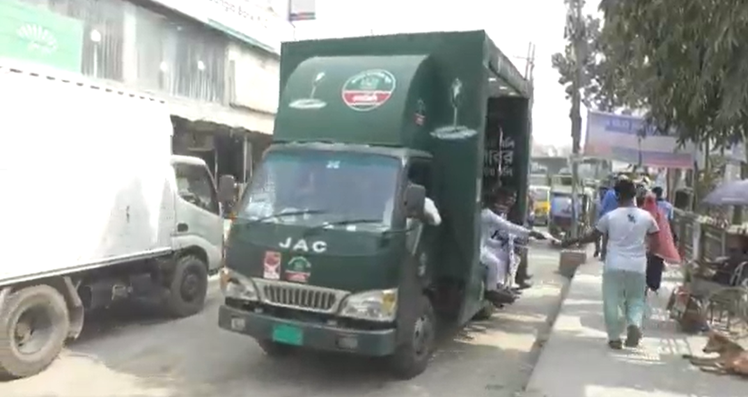 নারায়ণগঞ্জে এনসিপির ভোটের গাড়ি, গণভোটের পক্ষে প্রচারণা। Tnntv24