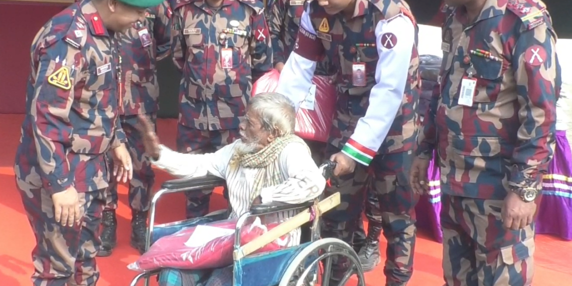 নারায়ণগঞ্জে বিজিবির উদ্যোগে  শীতার্তদের শীতবস্ত্র বিতরণ। Nafiz Ashraf.Tnntv24