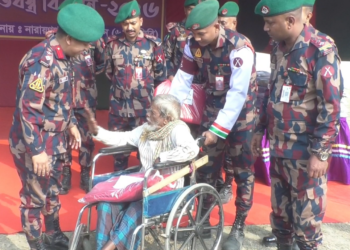 নারায়ণগঞ্জে বিজিবির উদ্যোগে  শীতার্তদের শীতবস্ত্র বিতরণ। Nafiz Ashraf.Tnntv24