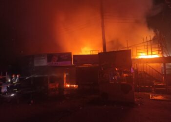 রূপগঞ্জের পূর্বাচলে অগ্নিকাণ্ডে ৫ দোকান পুড়ে ছাই: Tnntv24