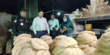 নারায়ণগঞ্জে অনুমোদনহীন ও অস্বাস্থ্যকর পরিবেশে সেমাই উৎপাদনের অভিযোগে ১লাখ টাকা জরিমানা।Tnntv24