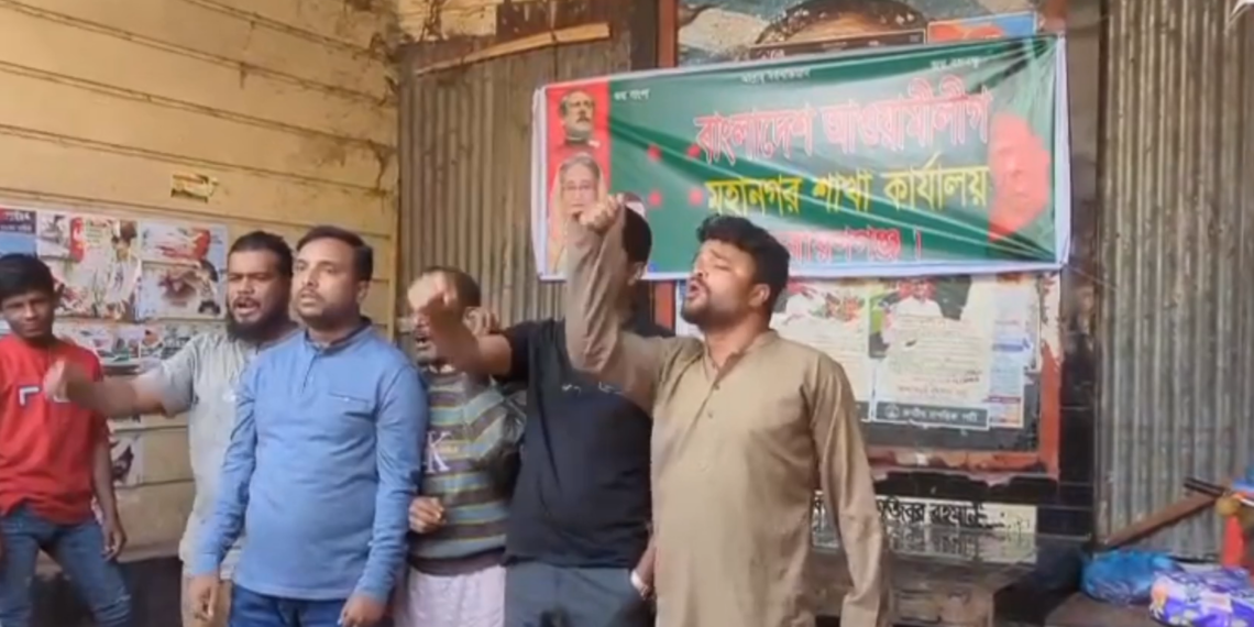 র্দীঘ ১৭ মাস বন্ধ থাকা নারায়ণগঞ্জ জেলা আওয়ামীলীগ কার্যালয়ে সামনে ব্যানার টানিয়ে স্লোগান যুবলীগের নেতাকর্মী।Tnntv24