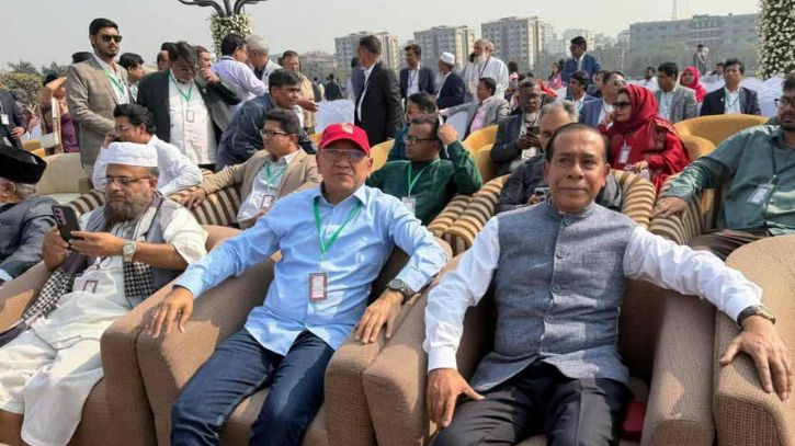 মন্ত্রীপরিষদের শপথ গ্রহণ অনুষ্ঠানে সম্মানিত অতিথি হিসেবে উপস্থিত ছিলেন মাসুদুজ্জামান। Tnntv24