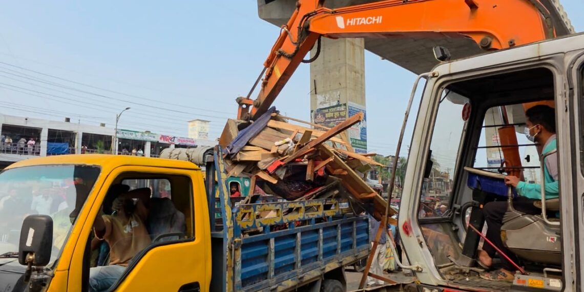 রূপগঞ্জে  ঢাকা-সিলেট মহাসড়ক অবৈধ দখলদারদের উচ্ছেদে অভিযান ॥ আটক- ১১: Tnntv24