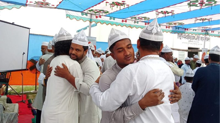 নারায়ণগঞ্জের ফতুল্লায় হানাফি অনুসারিদের সৌদির সাথে মিল রেখে ঈদ উদযাপন: Tnntv24