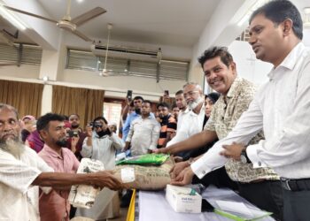 রূপগঞ্জে ৪২০ জন কৃষকের মাঝে  বিনামূল্যে  বীজ ও সার বিতরণ:Tnntv24