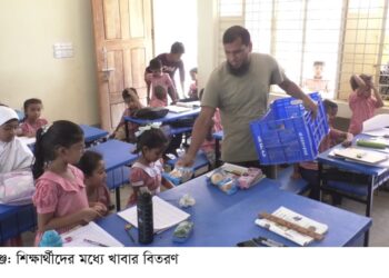 রূপগঞ্জে স্কুল ফিডিং প্রকল্পে নিম্নমানের বাসি দুর্গন্ধযুক্ত খাবার পরিবেশনে অনিয়মের অভিযোগ, শিক্ষার্থীরা স্বাস্থ্য ঝুঁকিতে। Tnntv24