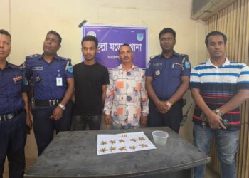নারায়ণগঞ্জ ফতুল্লায় ৫৩ রাউন্ড গুলি নিয়ে হত্যা মাদকসহ একাধিক মামলার আসামী রাজ্জাক এবং তার ছেলে ওয়াসিম গ্রেফতার:Tnntv24