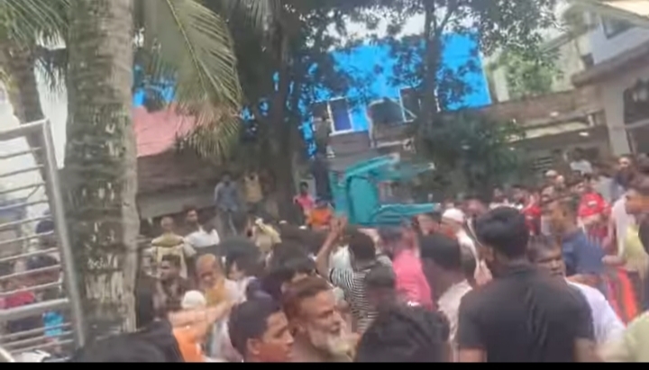 রূপগঞ্জে স্বেচ্ছাসেবক দলের দুই গ্রুপে সংঘর্ষ-গোলাগুলিতে  আহত ১৬, বাড়িঘর ভাংচুর :Tnntv24
