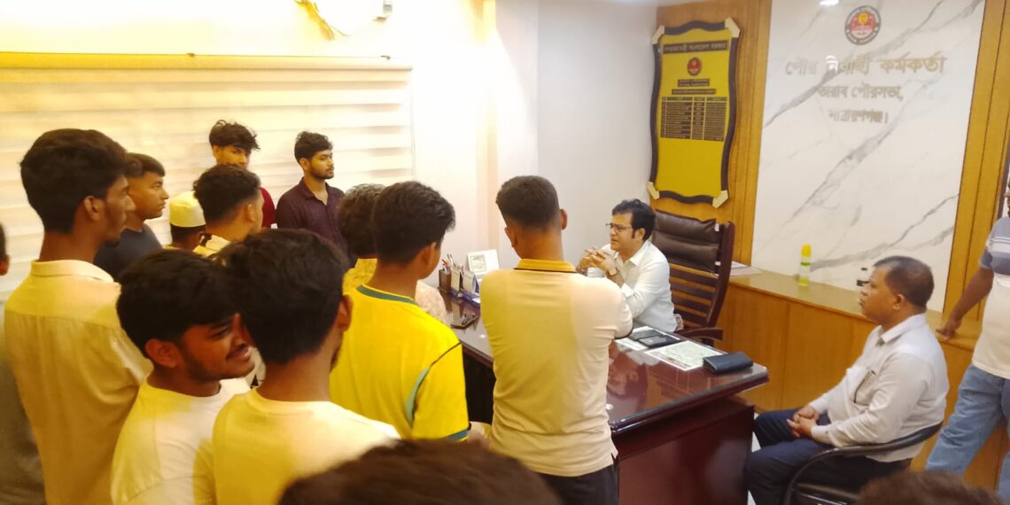 ভিজিএফ কার্ড বিতরণে অনিয়মের অভিযোগে তারাবো পৌরসভায় বিক্ষোভ, প্রকৃত দরিদ্রদের বঞ্চিত করার অভিযোগ, প্রশাসকের হস্তক্ষেপ দাবি:Tnntv24