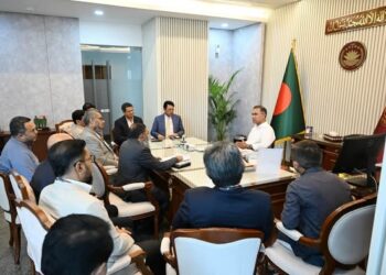 তৈরি পোশাক শিল্পে এই সরকারের আন্তরিকতা এবং চ্যালেঞ্জ মোকাবেলার মানসিকতার প্রতি শ্রদ্ধা জানিয়ে ধন্যবাদ জানিয়েছেন মোহাম্মদ হাতেম।Tnntv24