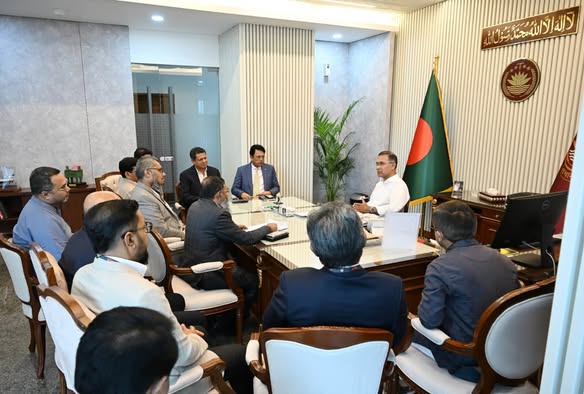 তৈরি পোশাক শিল্পে এই সরকারের আন্তরিকতা এবং চ্যালেঞ্জ মোকাবেলার মানসিকতার প্রতি শ্রদ্ধা জানিয়ে ধন্যবাদ জানিয়েছেন মোহাম্মদ হাতেম।Tnntv24