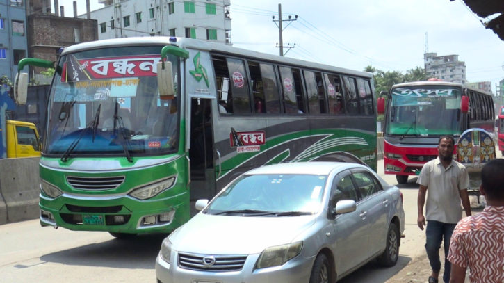 জ্বালানি তেলের দাম বাড়ার অযুহাতে নারায়ণগঞ্জ-ঢাকা রুটে পাঁচ টাকা ভাড়া বৃদ্ধি করেছে মালিক পক্ষ। Tnntv24