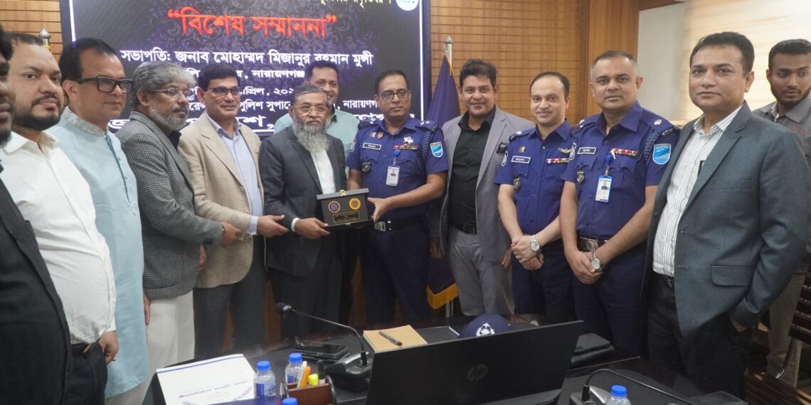 নারায়ণগঞ্জ জেলা পুলিশের পক্ষ থেকে ট্রাফিক ব্যবস্থাপনায় বিকেএমইএ ও চেম্বার অব কমার্স’কে “বিশেষ সম্মাননা” প্রদান। Tnntv24