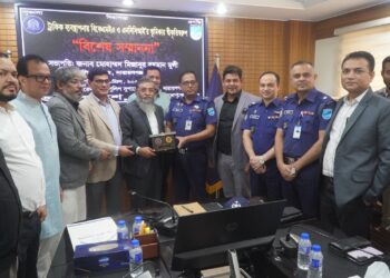 নারায়ণগঞ্জ জেলা পুলিশের পক্ষ থেকে ট্রাফিক ব্যবস্থাপনায় বিকেএমইএ ও চেম্বার অব কমার্স’কে “বিশেষ সম্মাননা” প্রদান। Tnntv24