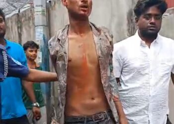 নারায়ণগঞ্জ সদর উপজেলার ফতুল্লার গাবতলীতে ভাবী-ভাতিজিসহ ৫ জনকে কুপিয়ে জখম।Tnntv24