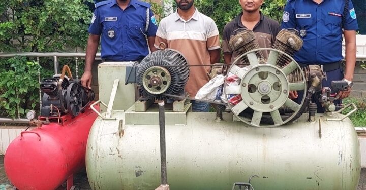 রূপগঞ্জে কারখানায় ডাকাতির ঘটনায় মালামাল উদ্ধার, দুই ডাকাত গ্রেফতার:tnntv24