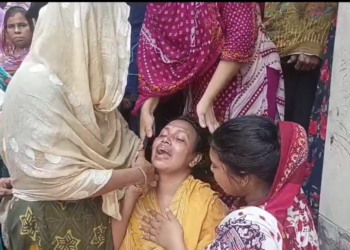 টিউবওয়েল বসানোর সময় লোহার পাইপ বৈদ্যুতিক তারে স্পর্শে বিদ্যুতায়িত হয়ে নিহত ১, আহত ৩।Tnntv24