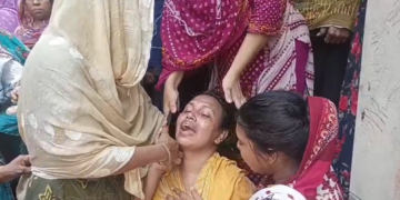 টিউবওয়েল বসানোর সময় লোহার পাইপ বৈদ্যুতিক তারে স্পর্শে বিদ্যুতায়িত হয়ে নিহত ১, আহত ৩।Tnntv24